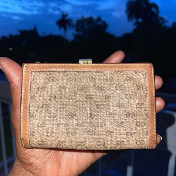Vintage Gucci billfold wallet - Picture 2 of 10
